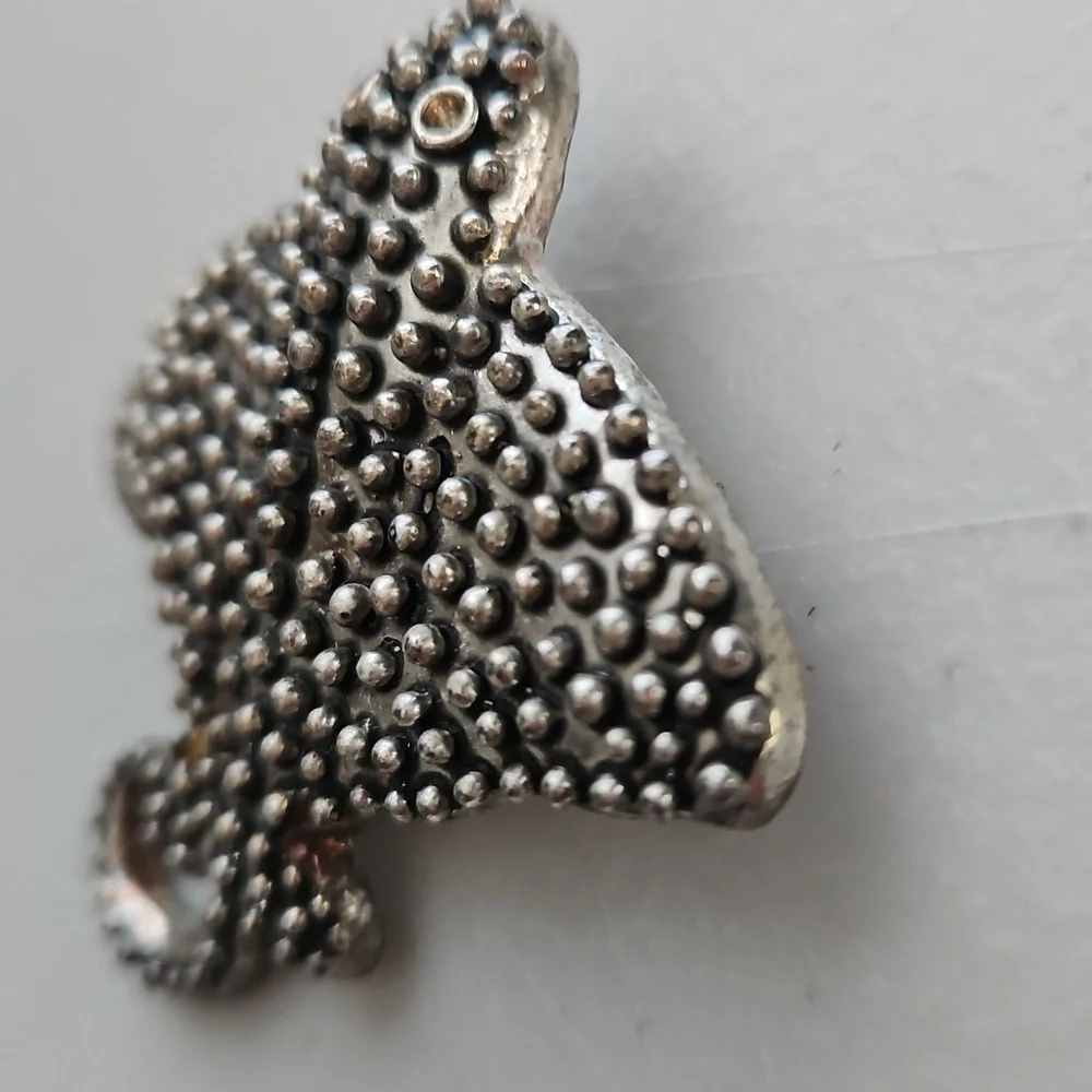 Silvertone & Rhinestone Eyes Sting Ray 3D Brooch